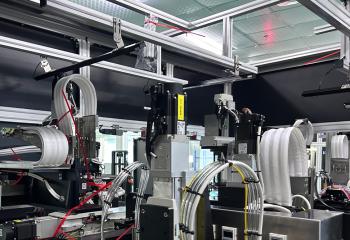 廣柔無塵拖鏈在面板自動分揀設備上的應用